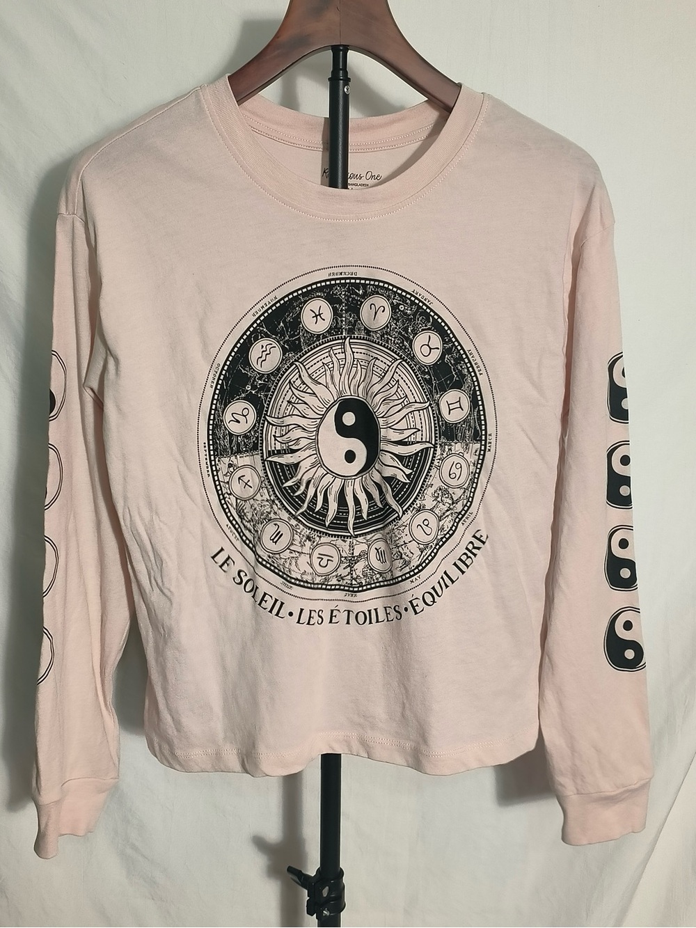 Rebellious One Pink Yin Yang Zodiac Astrology Long Sleeve Top M